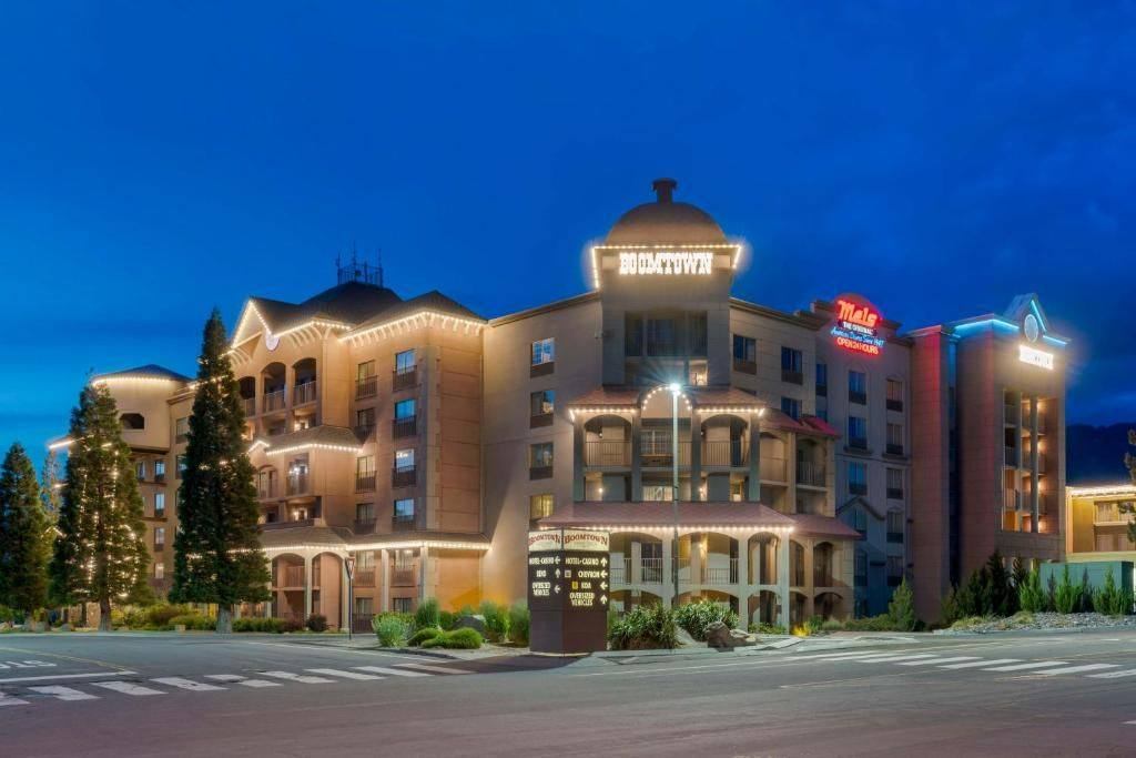 Isle Casino Hotel Bettendorf: A Riverside Retreat